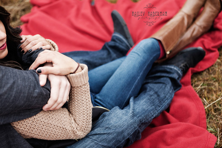 Beautiful Winter Engagement session in Suncadia Resort, Cle Elum WA by lifestyle photographer Hailey Haberman, serving Ellensburg and surrounding areas, close-up of couples hand holding eachother