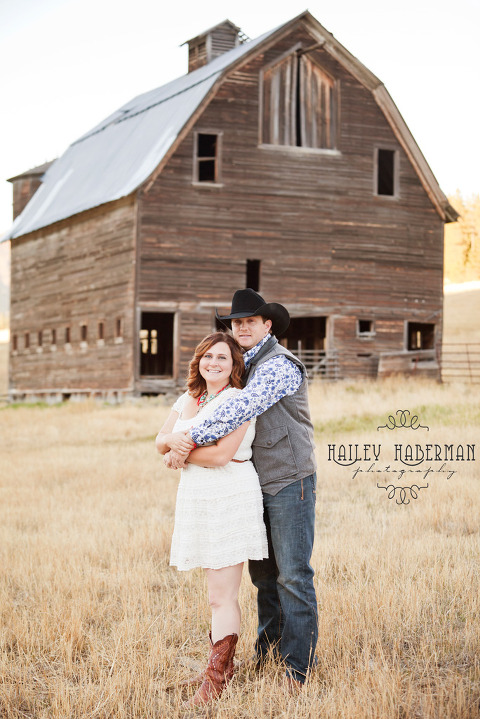Rustic Barn Engagement with horses in Cle ELum by Hailey Haberman Photography