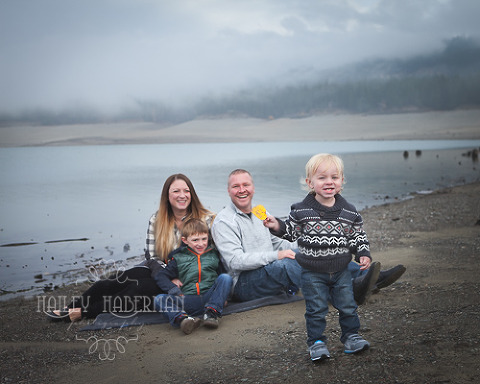 LIfestyle family of 4 at Lake Cle Elum Photo of little boy running to camera