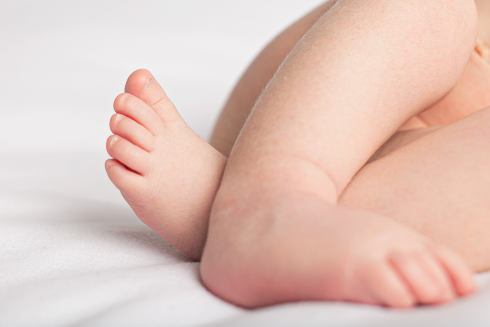 baby feet close up - cle elum newborn photography