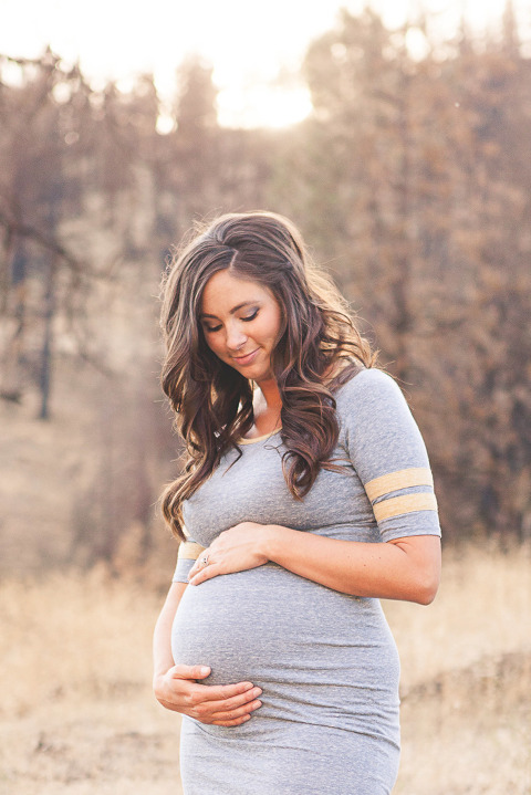 Ellensburg Fall Maternity Photographer captures expecting mother hugging baby bump