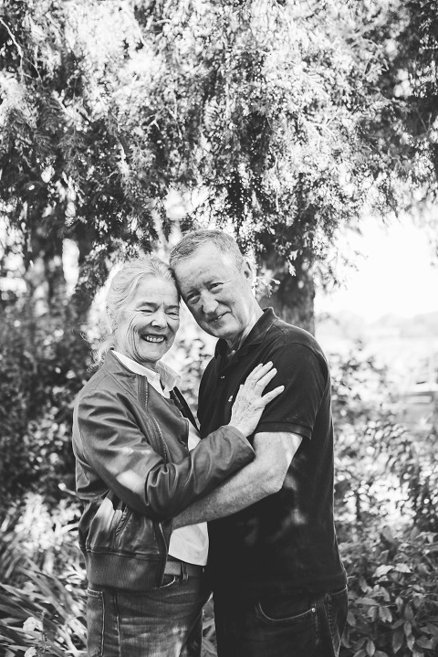 Large Family Session by Ellensburg Photographer Hailey Haberman, candid photo of grandparents 