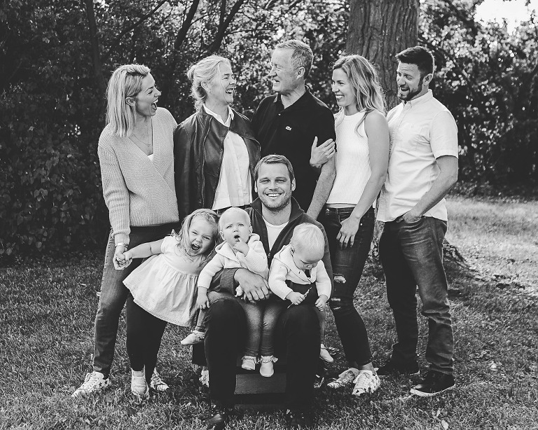 Large Family Session by Ellensburg Photographer Hailey Haberman, photo of large family together