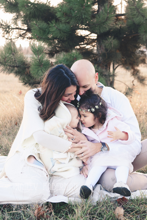 Fall family lifestyle session by Ellensburg Photographer Hailey Haberman with nick and madeline photo of family snuggling