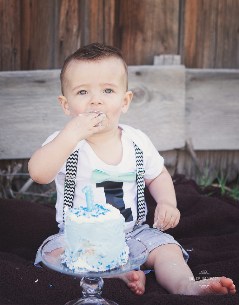 John Deere Baby Session Raylan Turns 1 Ellensburg Family Photographer Hailey Haberman outdoor cake smash