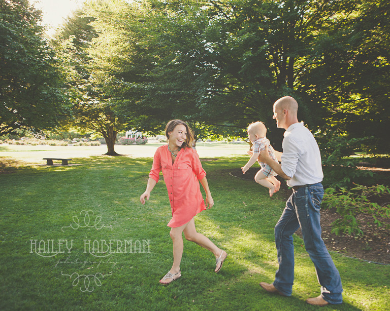 One Year Old Chale with parents in candid lifestyle session by Ellensburg Baby Photographer Hailey Haberman