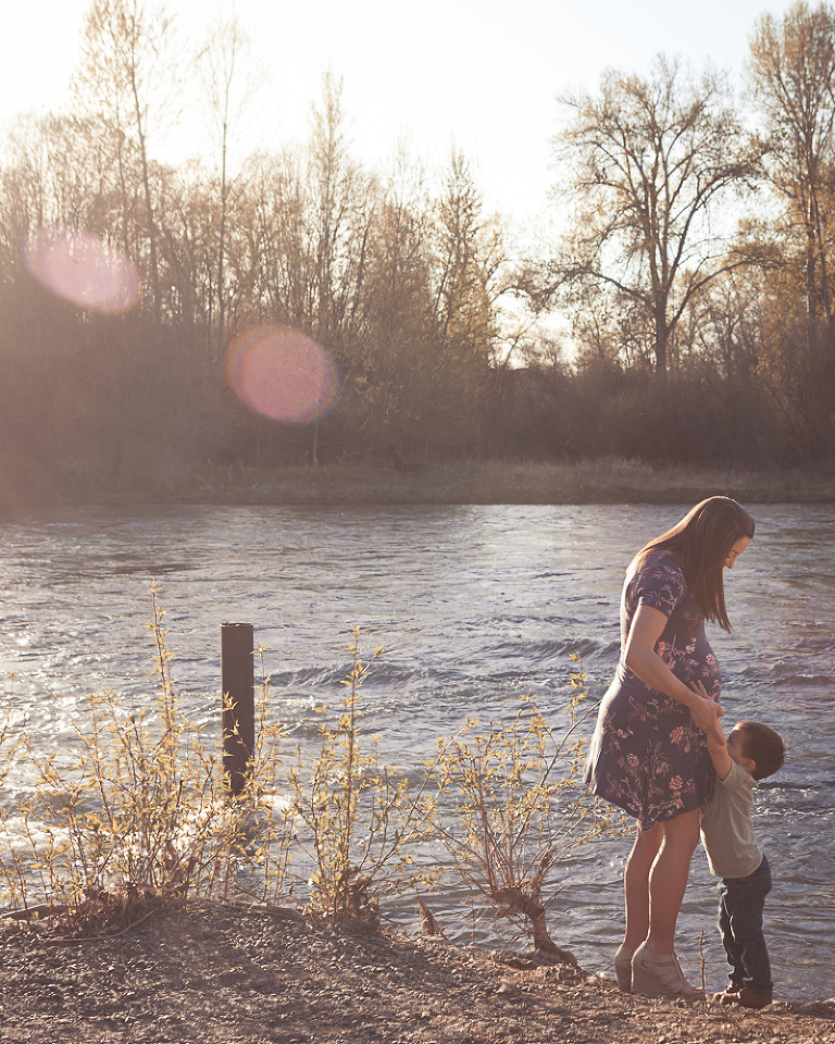 Spring Maternity Session with Alex and Connor by Hailey Haberman Lifestyle Photographer in Ellensburg WA