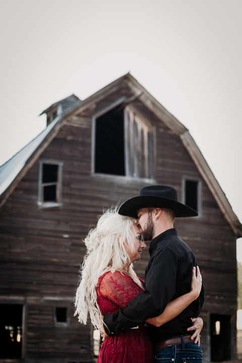 Dunford Barn Engagement Photography with Ryan & Amber by Hailey Haberman Photography in Ellensburg WA at the Cattle Barn